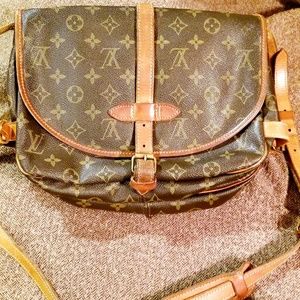 💕LV💕Louis Vuitton Saumur 30 Vintage Crossbody